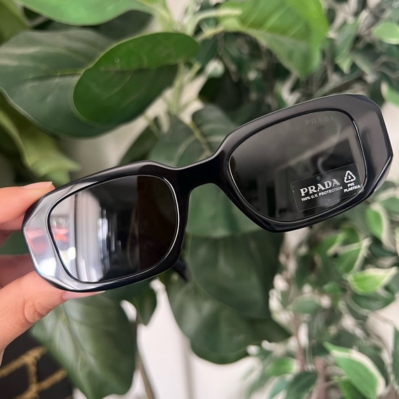 🌻PRADA rectangle spr17w sunglasses 🌸 - Picture 5 of 14